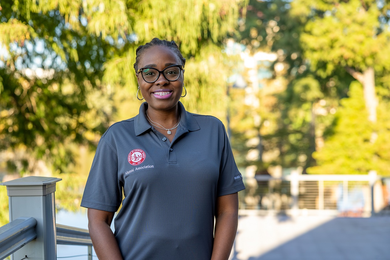 Photo of Kandice Hunter Sanders Portrait of Kandice Hunter, ULM Alumni Association Board Vice President Administration, standing on campus near the bayou.